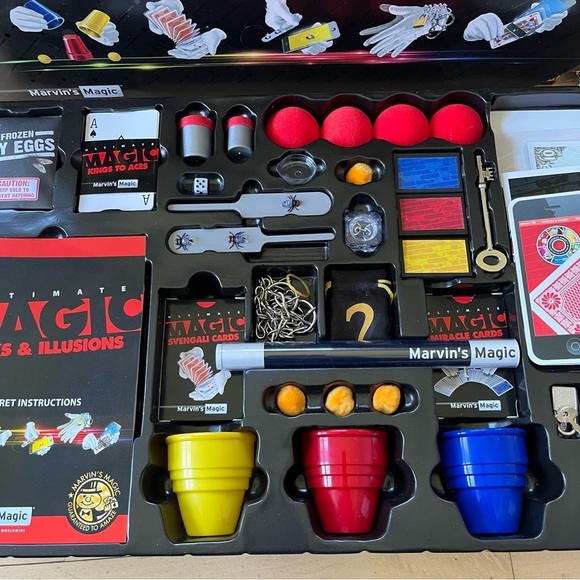 Marvin's Magic Ultimate Magic Set 365 Tricks & Illusions - Picture 3 of 8